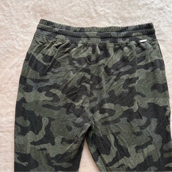 Express One Eleven Camo Ripped Terry Joggers - Picture 11 of 14